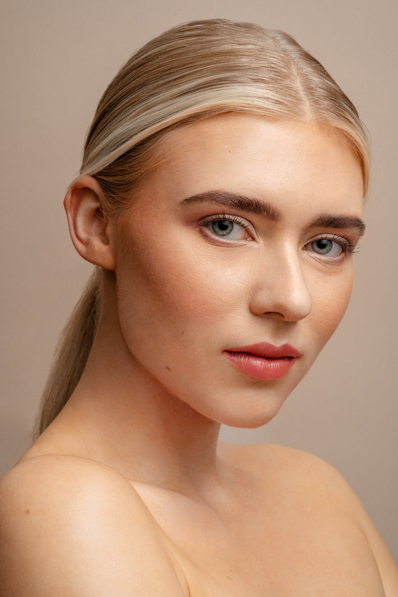 natural-tan-bronzer-subtle-terracotta-powder-makeup-camicbeauty (2)